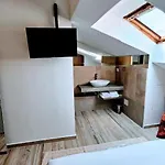 迪莫拉斯托利卡旅馆 *